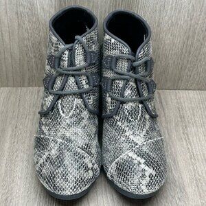 Toms Booties Womens Size 6.5 Kala Wedge Ankle Mid Heel Lace Up Snakeskin Gray